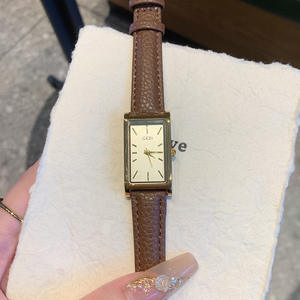 Nouvelle montre à quartz à bracelet en cuir pour femmes Ankela rouge style moderne du milieu du siècle simple rectangulaire rétro couleur or - Product Image 1