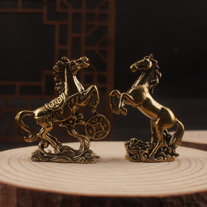 Adorno de caballo de latón, 4,7 cm de alto, 4,2 cm de ancho, decoración de escritorio con simbolismo Feng Shui - Product Image 2