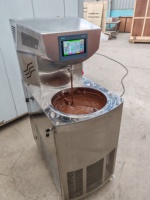 Machine à chocolat électrique automatique de table pour la fusion, le tempérage et la distribution de chocolat