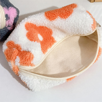 Logo personnalisé coloré fleur en peluche mignon crayon pochette étui maquillage papeterie organisateur cadeau fermeture éclair sac pour les filles
