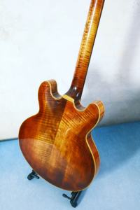 Guitare électrique Yunzhi Luthier artisanale 335 Hollow Body Archtop, table en épicéa massif, dos en érable, touche en ébène, finition brillante, personnalisée - Product Image 5