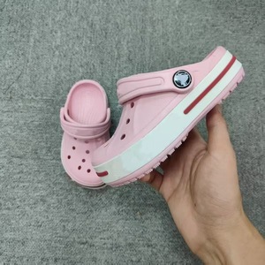 Croooos Sabots et sandales fermées pour hommes, femmes et couples, d'été, respirants, antidérapants, rehaussants, pour l'extérieur et la plage, vente en gros - Product Image 2