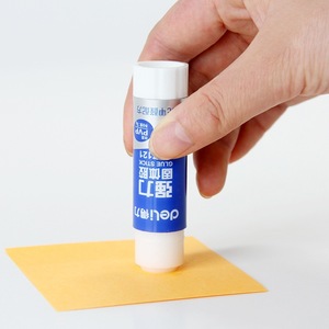 Deli Solid Glue Stick 36g High Adhesion For Children And Students - Product Image 1