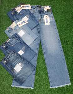 Pantalon en jean évasé pour femme Stockify, très demandé, coupe tendance à jambe large, vêtement décontracté, disponible à prix compétitif - Product Image 4