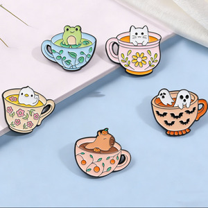 Colgante de insignia divertido con diseño de capibara y taza de té, de aleación de zinc ecológica, accesorio para estudiantes, pequeño regalo personalizado - Product Image 1