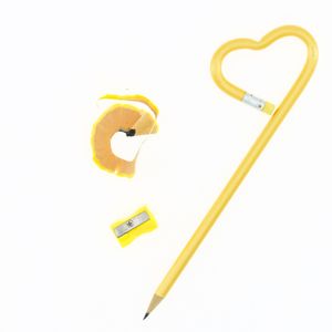 Nouveau design de crayons HB en plastique en forme de cœur avec forme et logo personnalisés - Product Image 4