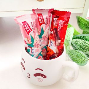 Galletas de Chocolate con Oblea Crujiente y Dulce con Movimiento de Labios, Paquete a Granel de Alta Calidad, 119 g, Refrigerios Rellenos de Fresa - Product Image 4