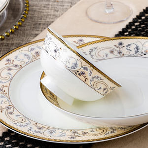 <span class=keywords><strong>Service</strong></span> <span class=keywords><strong>de</strong></span> Table Luxe 60 Pièces <span class=keywords><strong>pour</strong></span> <span class=keywords><strong>12</strong></span> <span class=keywords><strong>Personnes</strong></span>, <span class=keywords><strong>Vaisselle</strong></span> en Porcelaine Fine Dorée <span class=keywords><strong>pour</strong></span> Hôtels - Product Image 4