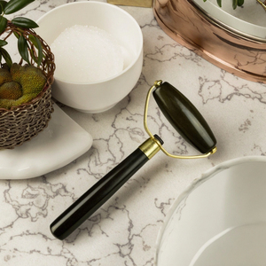 All'ingrosso <span class=keywords><strong>pietra</strong></span> naturale Guasha Set testa collo SPA massaggiatore giada massaggio del <span class=keywords><strong>viso</strong></span> rullo Black Bian <span class=keywords><strong>pietra</strong></span> rullo <span class=keywords><strong>per</strong></span> il <span class=keywords><strong>viso</strong></span> - Product Image 5