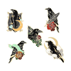 Broche de Moda, Estilo Punk Gótico, con Diseño de Cuervo, Pluma de Pájaro, Luna y Flores, para Regalo - Product Image 1