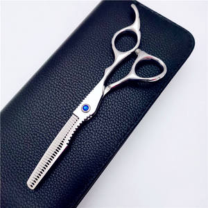 กรรไกรตัดผมใบมีดสีแดง 6 นิ้ว หัวตรง สแตนเลส 440C กรรไกรซอยผมมืออาชีพ สำหรับคนถนัดขวา - Product Image 5