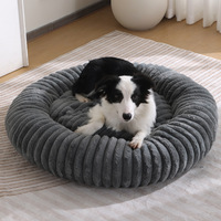 Nouveau produit, lit pour chien et chat, fausse fourrure de lapin, lit rond pour animaux de compagnie, nid pour chien en forme de beignet, utilisation en intérieur, chaud pour l'hiver, fournitures pour animaux de compagnie