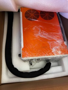 Macchina per la pulizia laser pulsante per la rimozione della ruggine da componenti auto - Product Image 4