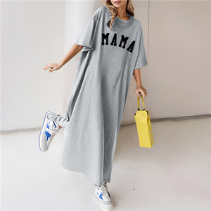 Abito lungo <span class=keywords><strong>oversize</strong></span> stampato 2027 all'ingrosso in stock, T-shirt casual estiva con spacco e stampa a lettere, vestiti da <span class=keywords><strong>donna</strong></span> - Product Image 1