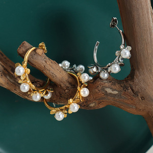 Boucles d'oreilles fleur imitation perle boucles d'oreilles filles personnalisées plaqué or - Product Image 2