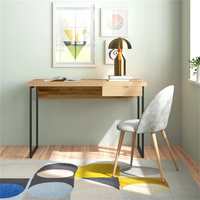 Table de bureau scandinave bicolore effet chêne avec base en métal industriel, pieds en métal et patins à roulettes, finition bois naturel