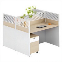 Poste de travail en îlot de bureau, bureau informatique moderne en bois, station de travail avec cloison pour employés, ensemble de mobilier de direction