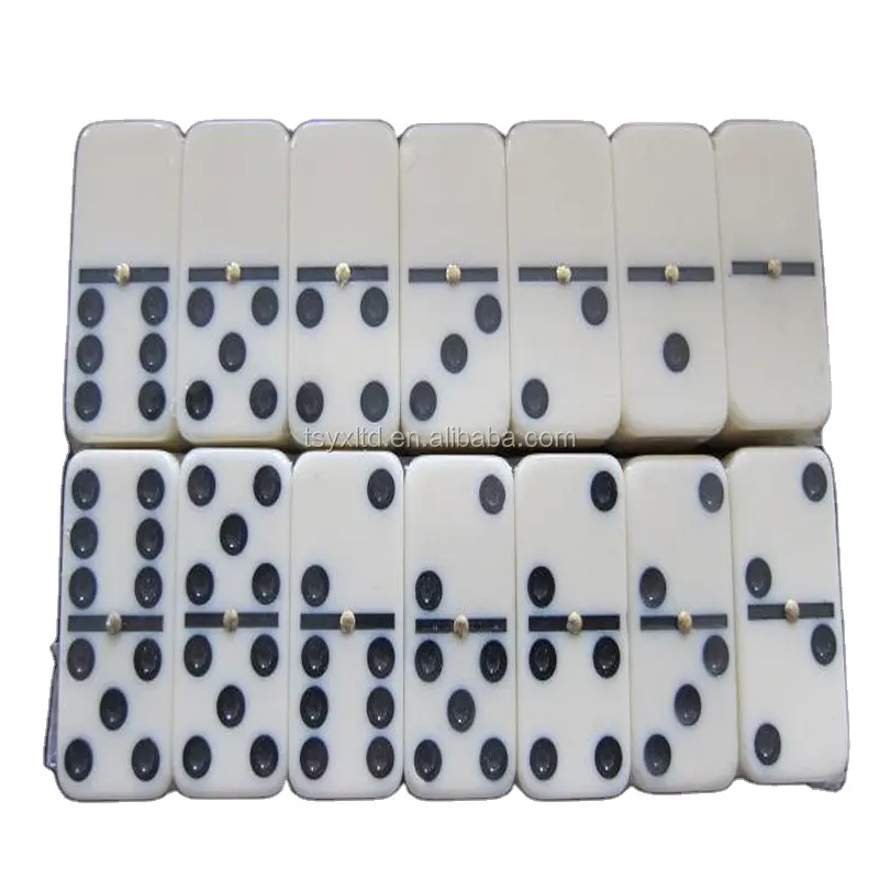 Domino in holzkiste