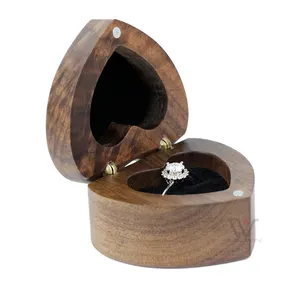 Benutzer definierte Gravur Logo Luxus Walnuss Herzform Ring Box Geschenk verpackung Verlobung Hochzeit Walnuss Holz Ring Box