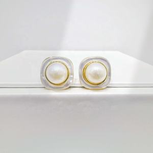 Prix usine Boucles d'oreilles clous rondes en argent 925 plaqué or, style minimaliste, avec perles d'eau douce mélangées, pour femme, délicates et uniques, collection été - Product Image 1