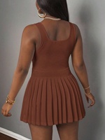 OEM Couleur Personnalisée Été Décontracté Simple Basique Col en U Sport Robe Gilet Marron Jupe Plissée avec Tissu Tricoté Mini Robe pour Femmes