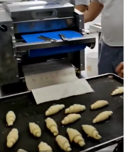 Machine automatique de fabrication de croissants de table, très petite, mini, la <span class=keywords><strong>plus</strong></span> petite, automatique, pour <span class=keywords><strong>le</strong></span> pliage et <span class=keywords><strong>le</strong></span> façonnage de la pâte - Product Image 6