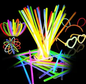 Paket Hadiah DIY 136 Buah Set Mainan Neon Set Pakaian Bercahaya Paket Gelang Tongkat Cahaya untuk Mendukung Pesta
