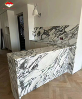 Dalle de marbre blanc Arabescato d'Italie polie, luxe moderne, naturelle, pour plan de travail de cuisine, îlot, table à manger, résistante à l'eau et au feu