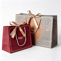 Sacs de shopping en papier kraft écologiques imprimés sur mesure avec logo laminé, sacs cadeaux de luxe pour boutiques de cosmétiques et de parfums
