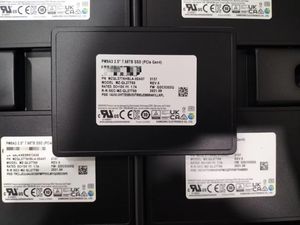 PM9A3 7.68 TB U.<span class=keywords><strong>2</strong></span> SSD <span class=keywords><strong>2</strong></span>,5 "PCIe 4,0x4 NVMe 1,4 V-NAND TLC kurumsal SSD - Product Image 3