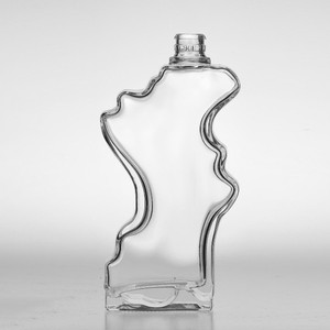 Botella de Vidrio Transparente de 750 ml con Forma Personalizada OEM, Tapa Galia, Superficie Personalizable para Licores, Ginebra, Vodka, Brandy, Whisky - Product Image 1