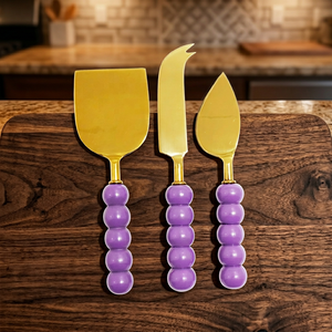 Ensemble de couteaux à fromage en or d'inspiration artisanale avec poignée perlée violette fabriquée à la main pour la présentation de table de l'Inde - Product Image 2