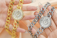 Montre à quartz élégante et décontractée pour femme, cadran de 32 mm, boîtier en alliage, aiguilles, verre en cristal, cadeau pour la Saint-Valentin