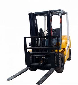 Envío Gratis, Montacargas Diésel TCM 2.5T Usado, Montacargas TCM de 2.5 Toneladas con Desplazador Lateral para Uso en Contenedores - Product Image 1