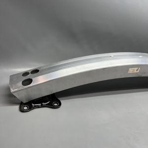 Pièces détachées automobiles Pare-chocs arrière en acier 148761600A 1487616-00-A Barre d'impact de renfort avec base pour <span class=keywords><strong>TESLA</strong></span> Model <span class=keywords><strong>Y</strong></span> 2020 - 2022 <span class=keywords><strong>2023</strong></span> - Product Image 4