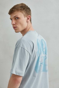 Camiseta Gris Casual para Hombre, Corte Regular, 100% Algodón, Transpirable, con Diseño Artístico SOUL y Efecto Arena - Product Image 3