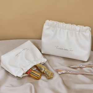 En stock, vente en gros, 4 couleurs, sac de maquillage en PU portable et réutilisable avec motif de lettres tendance, grande capacité, <span class=keywords><strong>pochette</strong></span> plissée élastique - Product Image 2