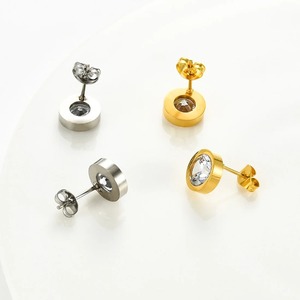 1 par de pendientes redondos de acero inoxidable con circonita cúbica, plata, oro, hipoalergénicos, minimalistas, joyería de diamantes, regalo para mujeres y hombres - Product Image 4