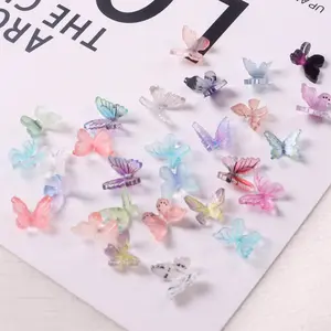 TSZS 2023 yaz tırnak tasarım sevimli reçine kelebek tırnak güzellik 3D kristal akrilik kelebekler plastik takılar Nail Art süslemeleri