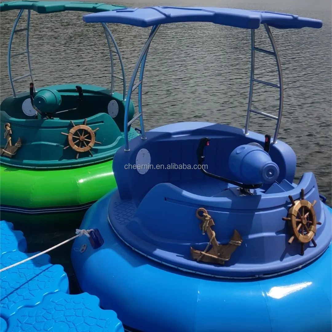 Color personalizado parque acuático Resort Hotel pirata adulto eléctrico parachoques barcos con pistola de agua