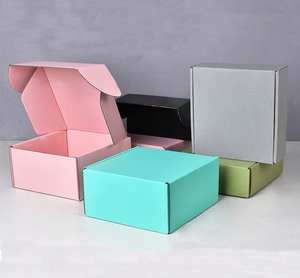 Caja de Envío Corrugada Negra Personalizada con Logotipo Blanco Impreso, Caja de Cartón con Tapa Plegable para Cosméticos - Product Image 5