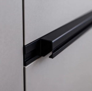 Rail de glissière de rideau de voiture en forme de <span class=keywords><strong>U</strong></span> en plastique <span class=keywords><strong>Profil</strong></span> en plastique de rail en I <span class=keywords><strong>Profil</strong></span> en plastique en forme de flèche noire en <span class=keywords><strong>PVC</strong></span> - Product Image 4