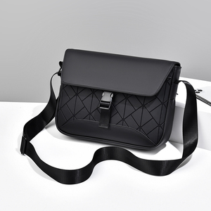 Nouveau Sac Bandoulière Unisexe en <span class=keywords><strong>Cuir</strong></span> PU au Design Tendance, Fonction Étanche et Décoration Grille Diamant, Sac Poitrine <span class=keywords><strong>Homme</strong></span> Femme - Product Image 1