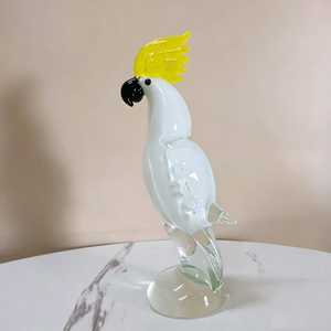 Figura de Cacatúa de Vidrio Soplado a Mano, Adorno Decorativo Navideño con Tema Animal, Color Blanco y Amarillo - Product Image 5