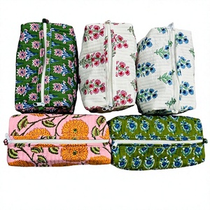 Grande pochette de maquillage en coton matelassé imprimé pochette à cosmétiques faite à la main trousse de toilette de voyage grande capacité - Product Image 1