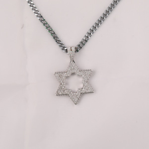 COLGANTE ESTÉTICO EN FORMA DE ESTRELLA CON DIAMANTE DE LABORATORIO REDONDO TINEY EN ORO SÓLIDO DE 18KT PARA TODAS LAS OCASIONES PARA HOMBRE MUJER - Product Image 1