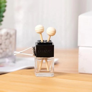 8ml parfüm araba hava spreyi şişesi kare cam uçucu yağ araç havalandırma difüzörü klip ile - Product Image 6
