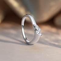 Bague pour femme empilable en argent 925 dégradé de taille avec trois pierres ondulées marquise zircon incurvée