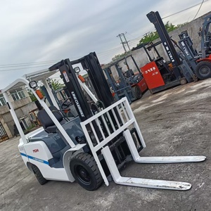 Chariot élévateur diesel d'occasion TCM FD25 de 2,5 tonnes à haute performance avec déplaceur latéral hydraulique et pneus pleins à vendre - Product Image 5