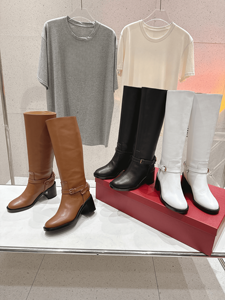 Botas Elegantes de Tacón Medio con Correa y Hebilla, Punta en Pico, para Mujer, Ocasiones Formales y Casuales, Estilo Valentino - Product Image 4